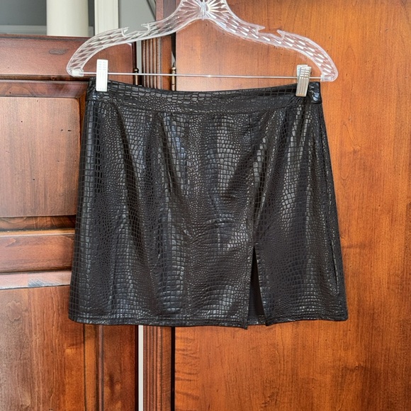SHEIN Dresses & Skirts - SHEIN Black Snakeskin Silky Soft Mini Skirt